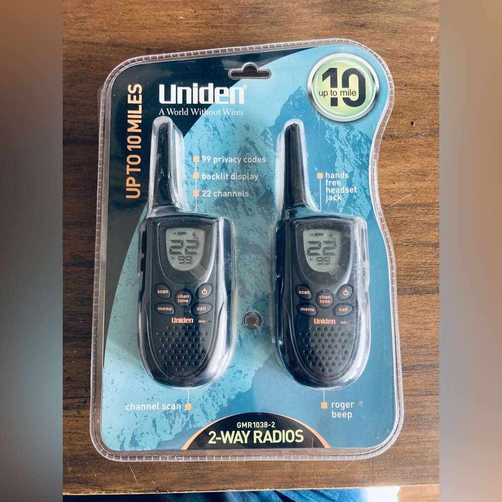Pr Uniden GMR1038-2 2-Way Radios Walkie Talkies 10 Mile Range Hunting New Sealed